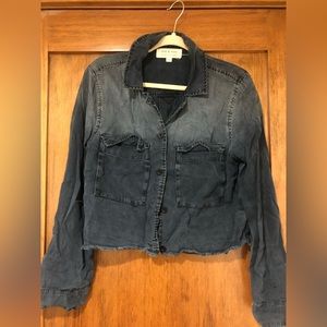 Button up, long sleeve crop size M